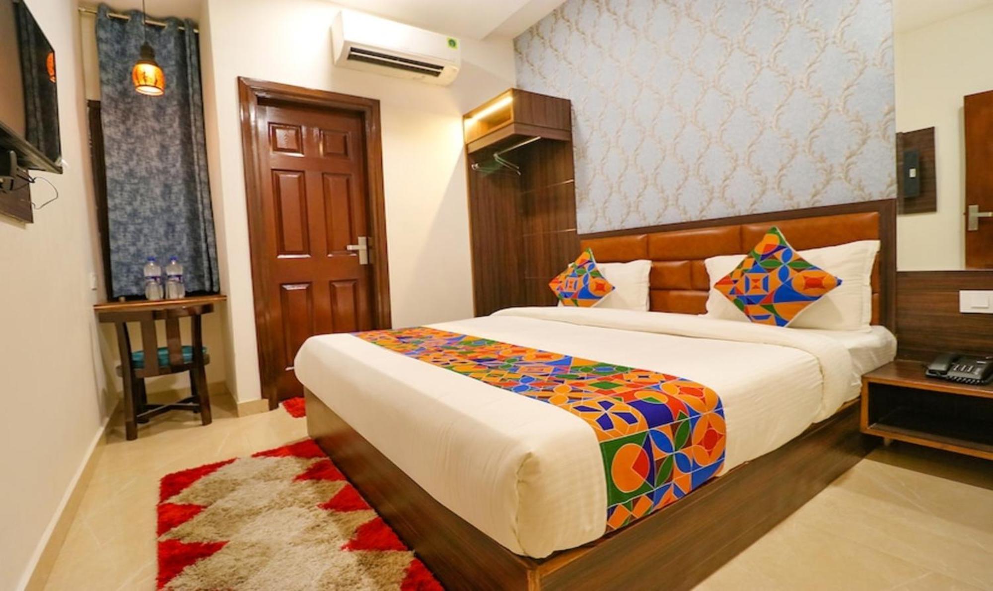 होटल California Heights 3*